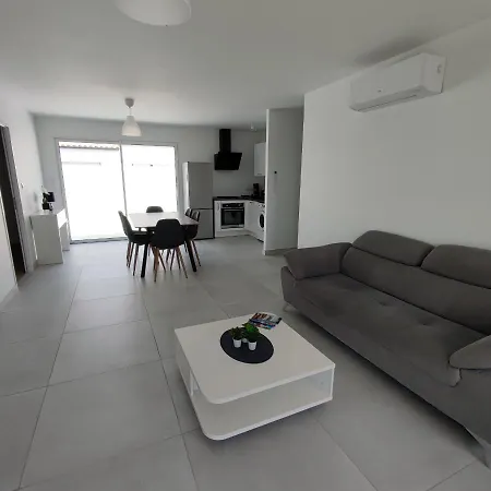 Maison Neuve A 13 Min Des Sables Vakantiehuis *